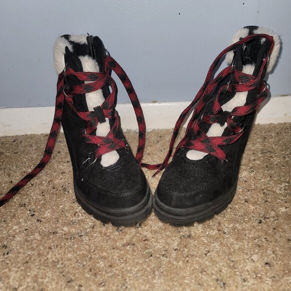 Botas - Picture 3 of 3